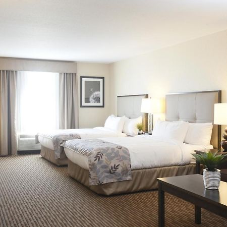 Pomeroy Inn & Suites At Olds College Extérieur photo