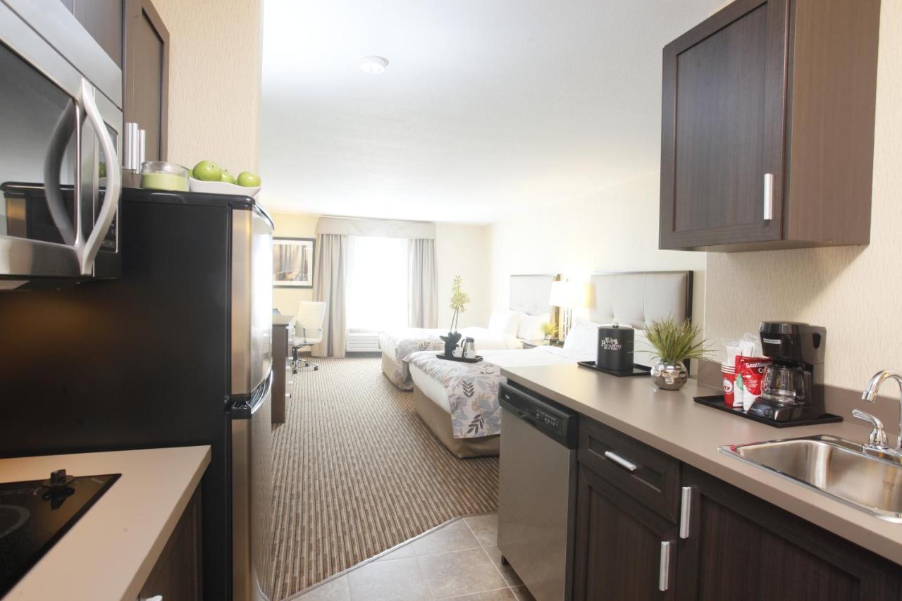 Pomeroy Inn & Suites At Olds College Extérieur photo