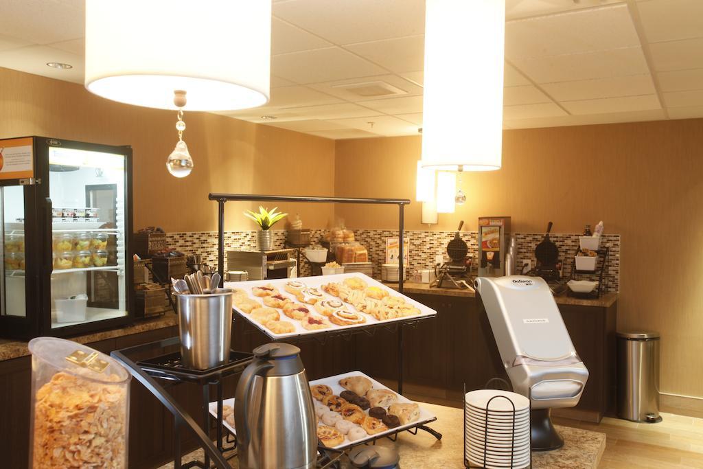 Pomeroy Inn & Suites At Olds College Extérieur photo