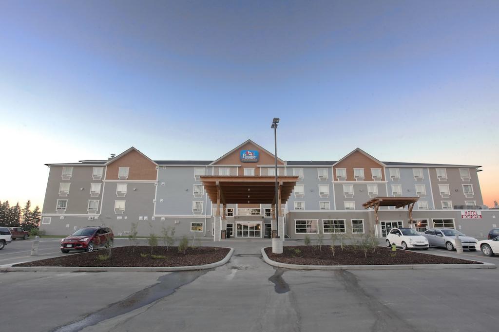 Pomeroy Inn & Suites At Olds College Extérieur photo