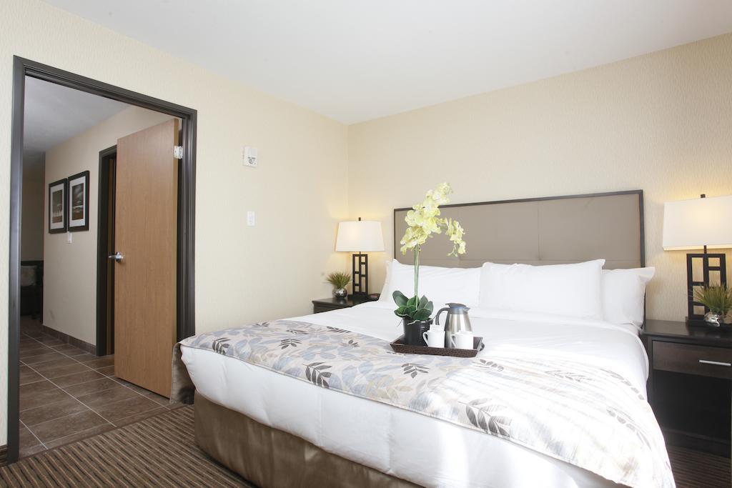Pomeroy Inn & Suites At Olds College Chambre photo