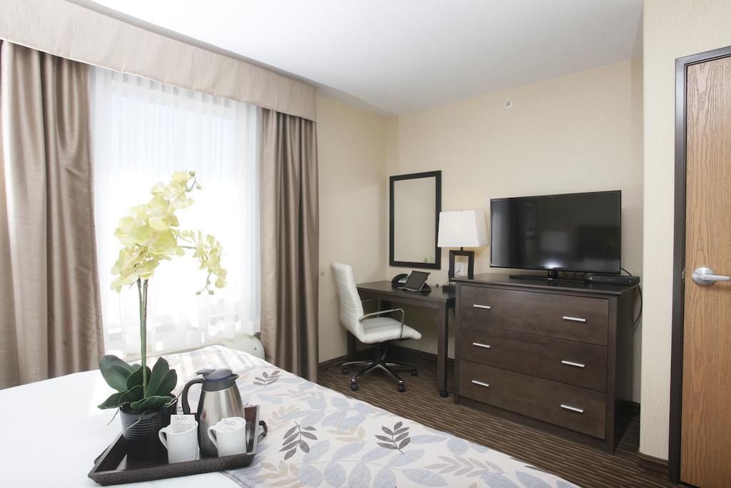 Pomeroy Inn & Suites At Olds College Chambre photo