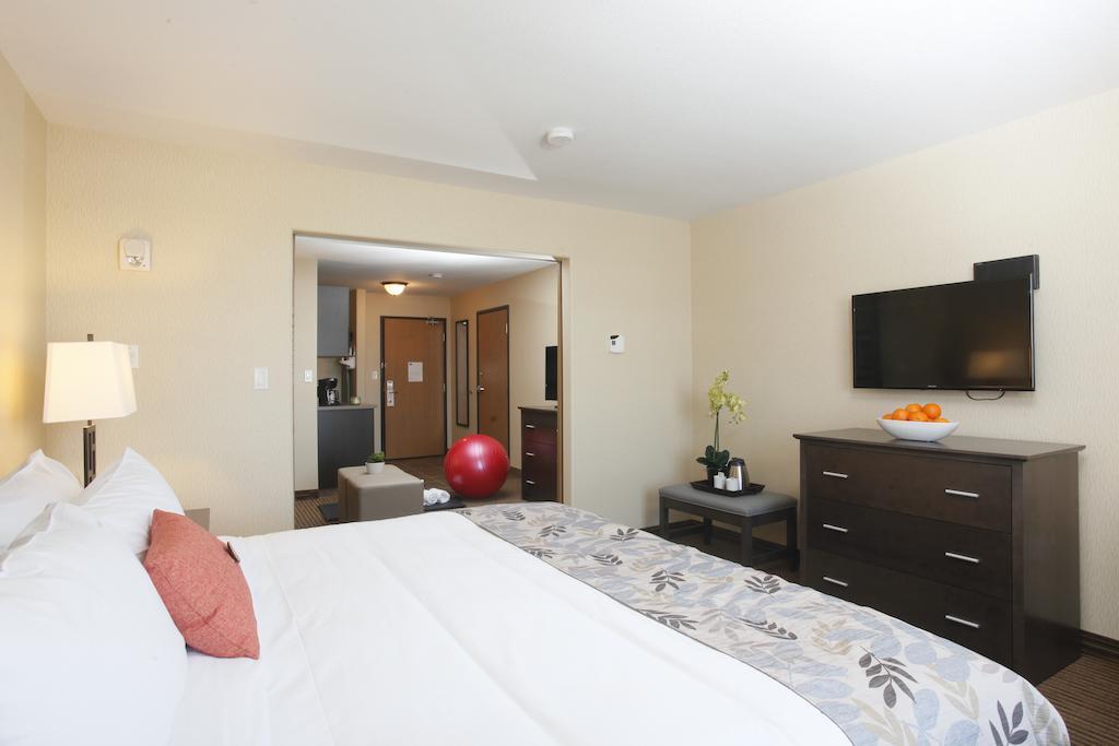 Pomeroy Inn & Suites At Olds College Chambre photo