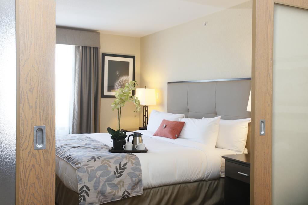 Pomeroy Inn & Suites At Olds College Chambre photo