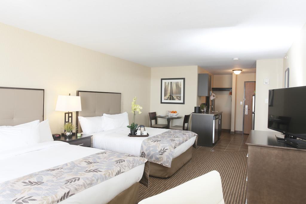 Pomeroy Inn & Suites At Olds College Chambre photo