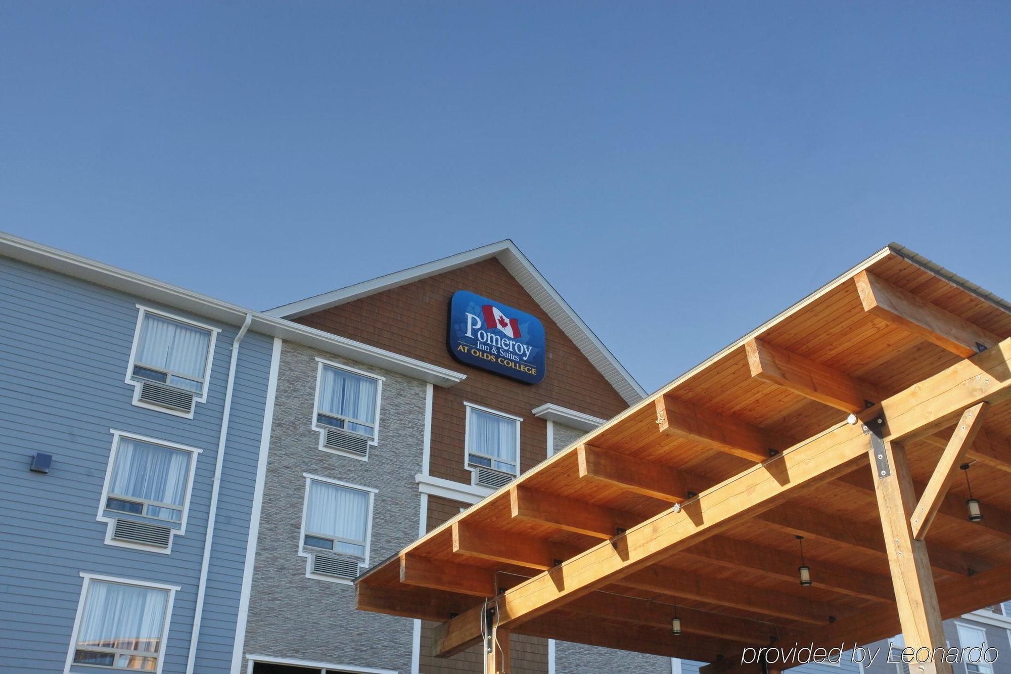 Pomeroy Inn & Suites At Olds College Extérieur photo
