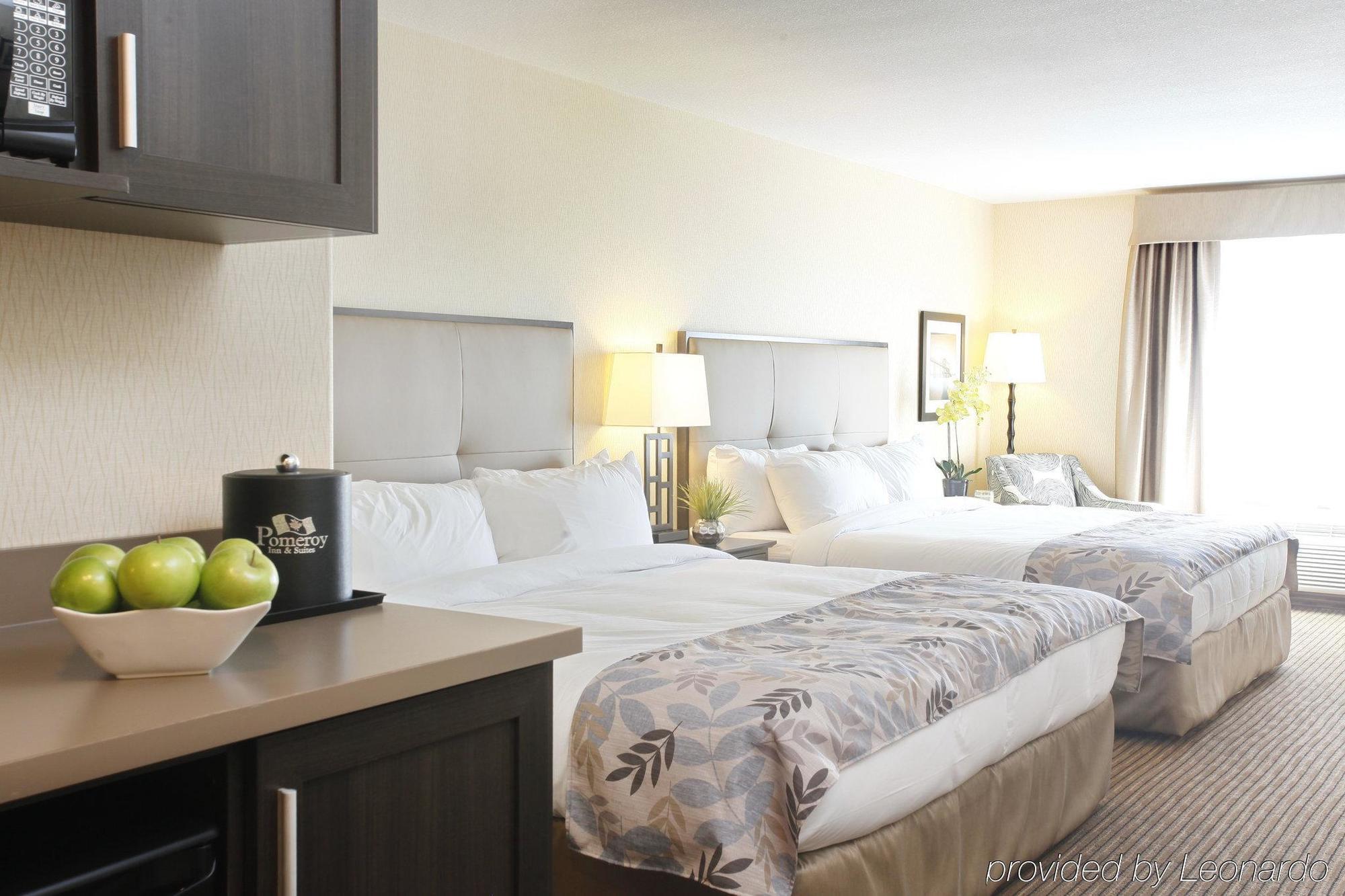 Pomeroy Inn & Suites At Olds College Extérieur photo