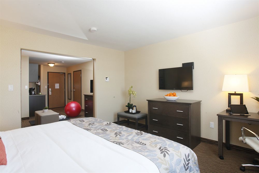 Pomeroy Inn & Suites At Olds College Extérieur photo