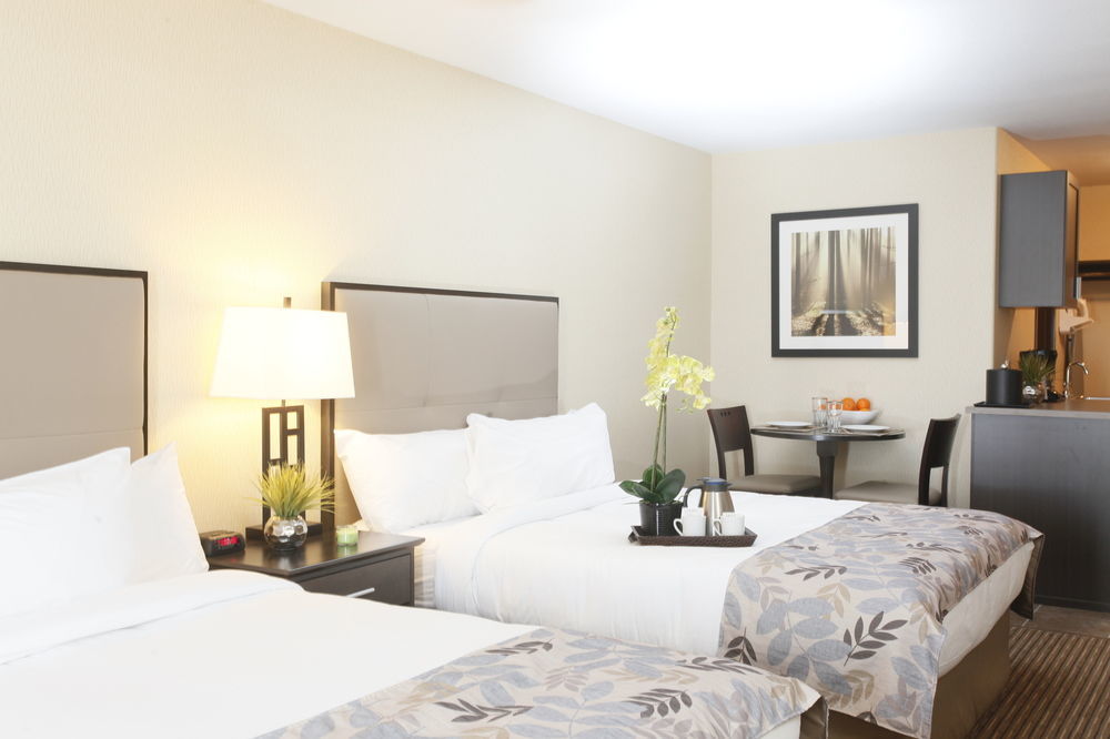 Pomeroy Inn & Suites At Olds College Extérieur photo