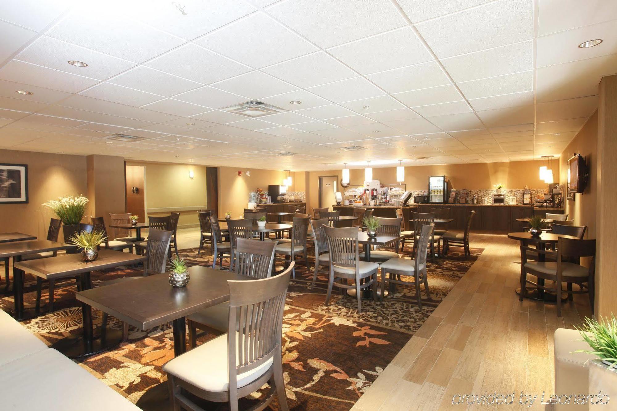 Pomeroy Inn & Suites At Olds College Extérieur photo