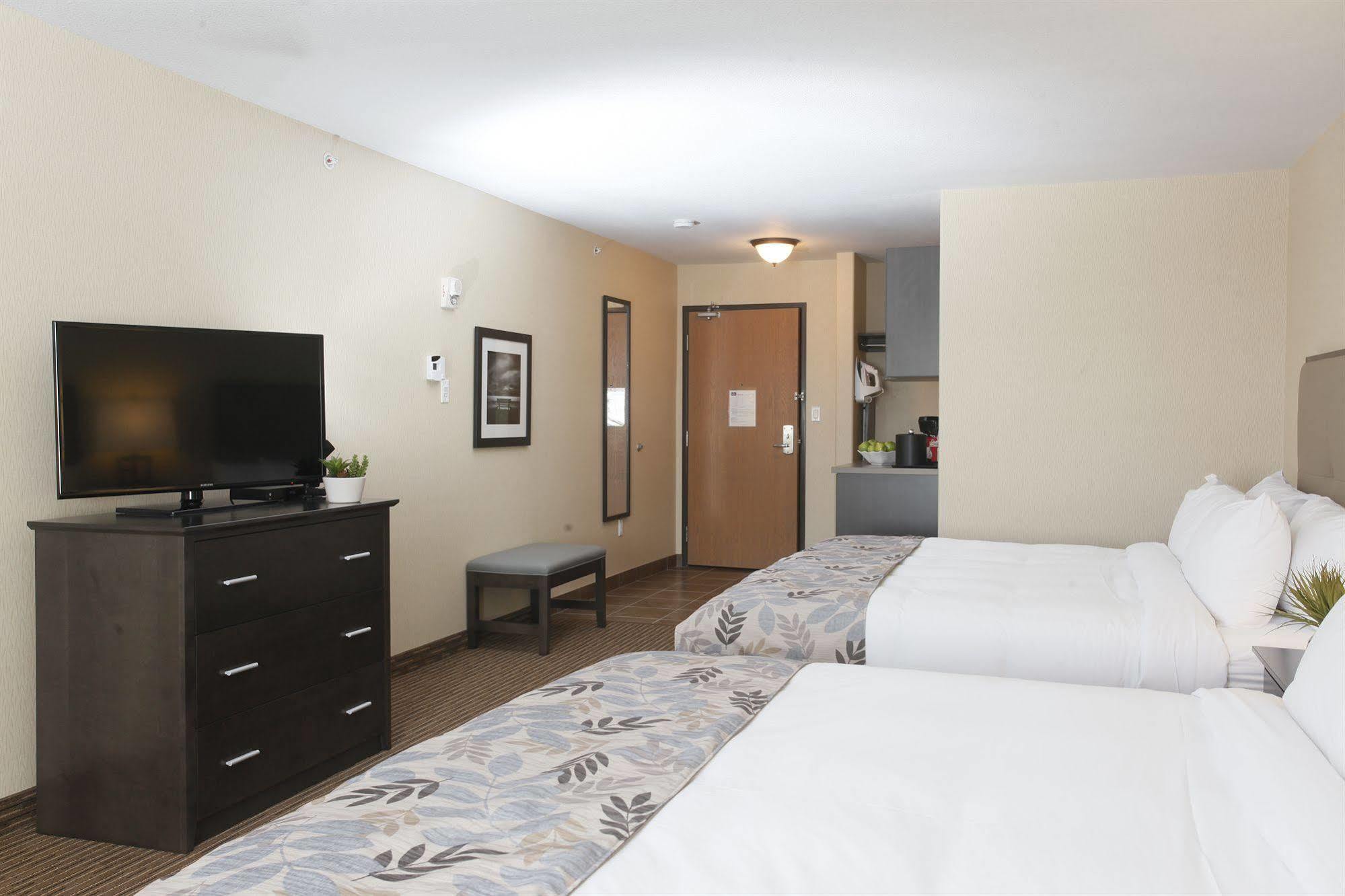 Pomeroy Inn & Suites At Olds College Extérieur photo