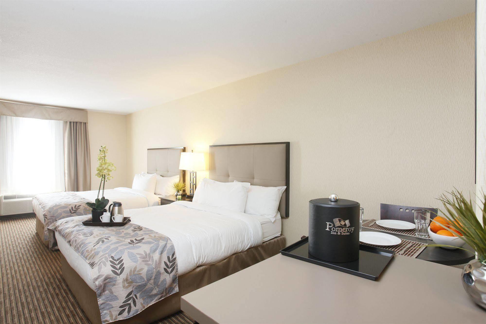 Pomeroy Inn & Suites At Olds College Extérieur photo