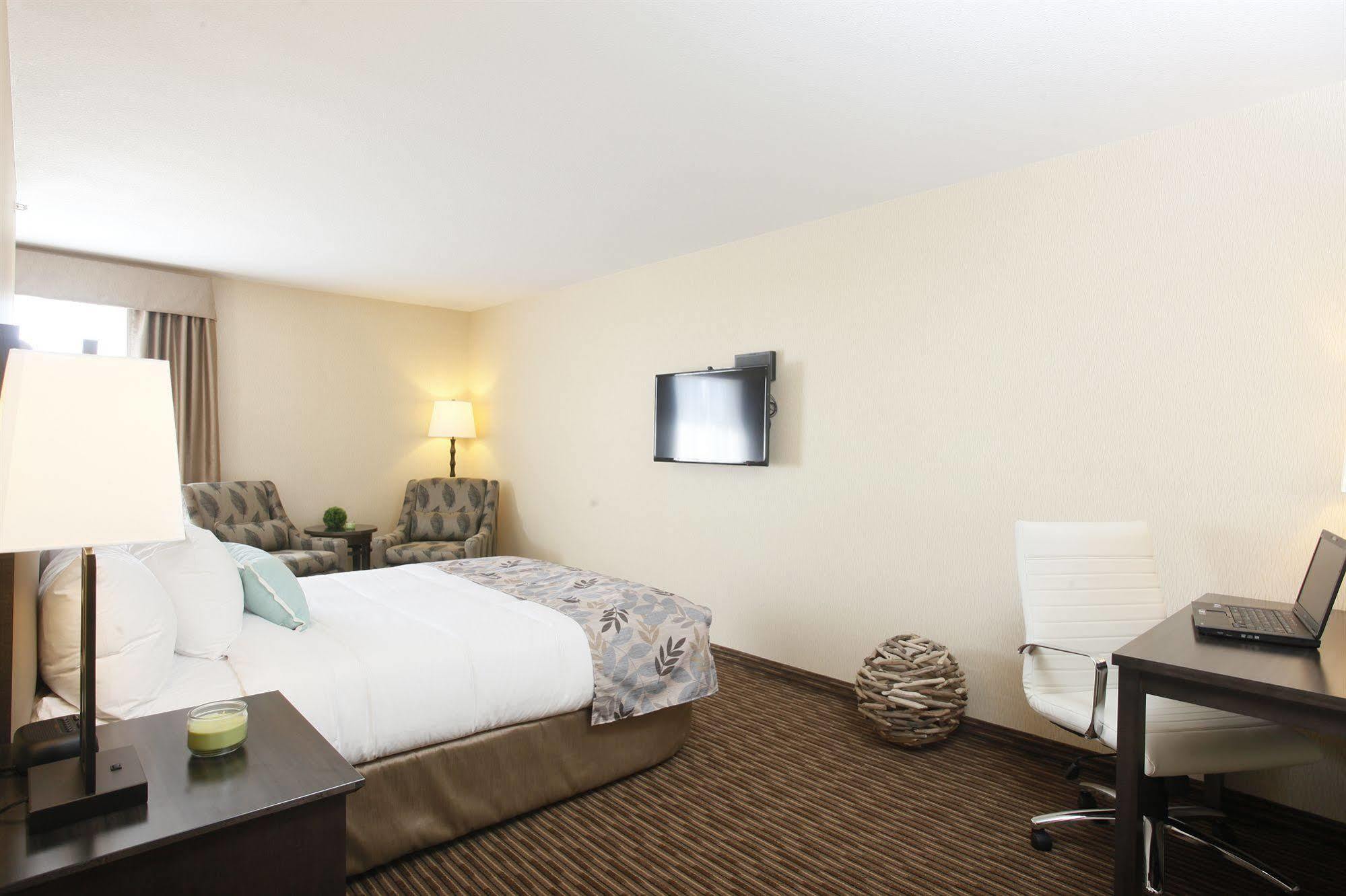 Pomeroy Inn & Suites At Olds College Extérieur photo