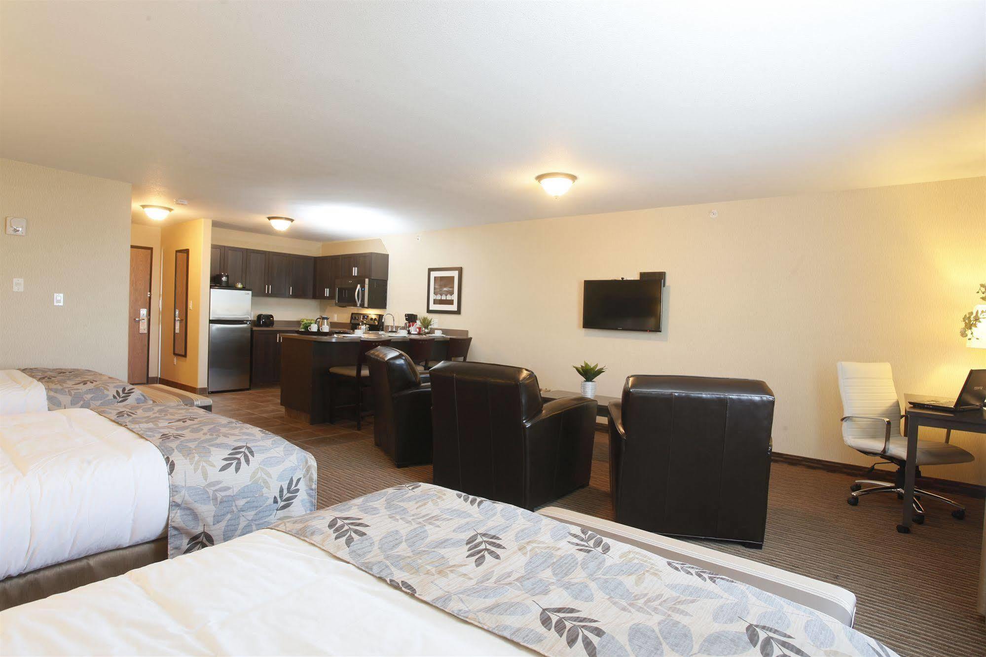 Pomeroy Inn & Suites At Olds College Extérieur photo