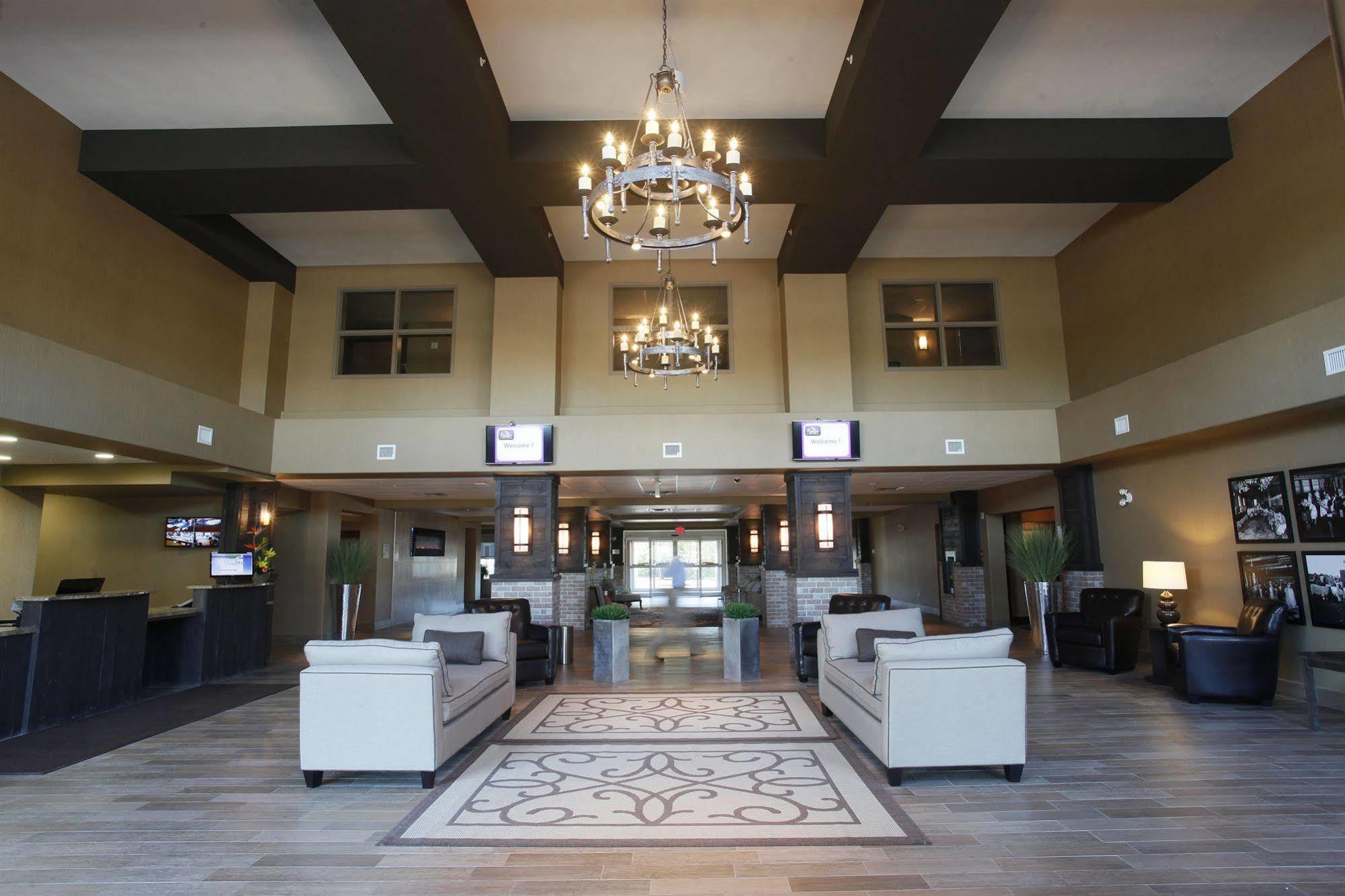 Pomeroy Inn & Suites At Olds College Extérieur photo