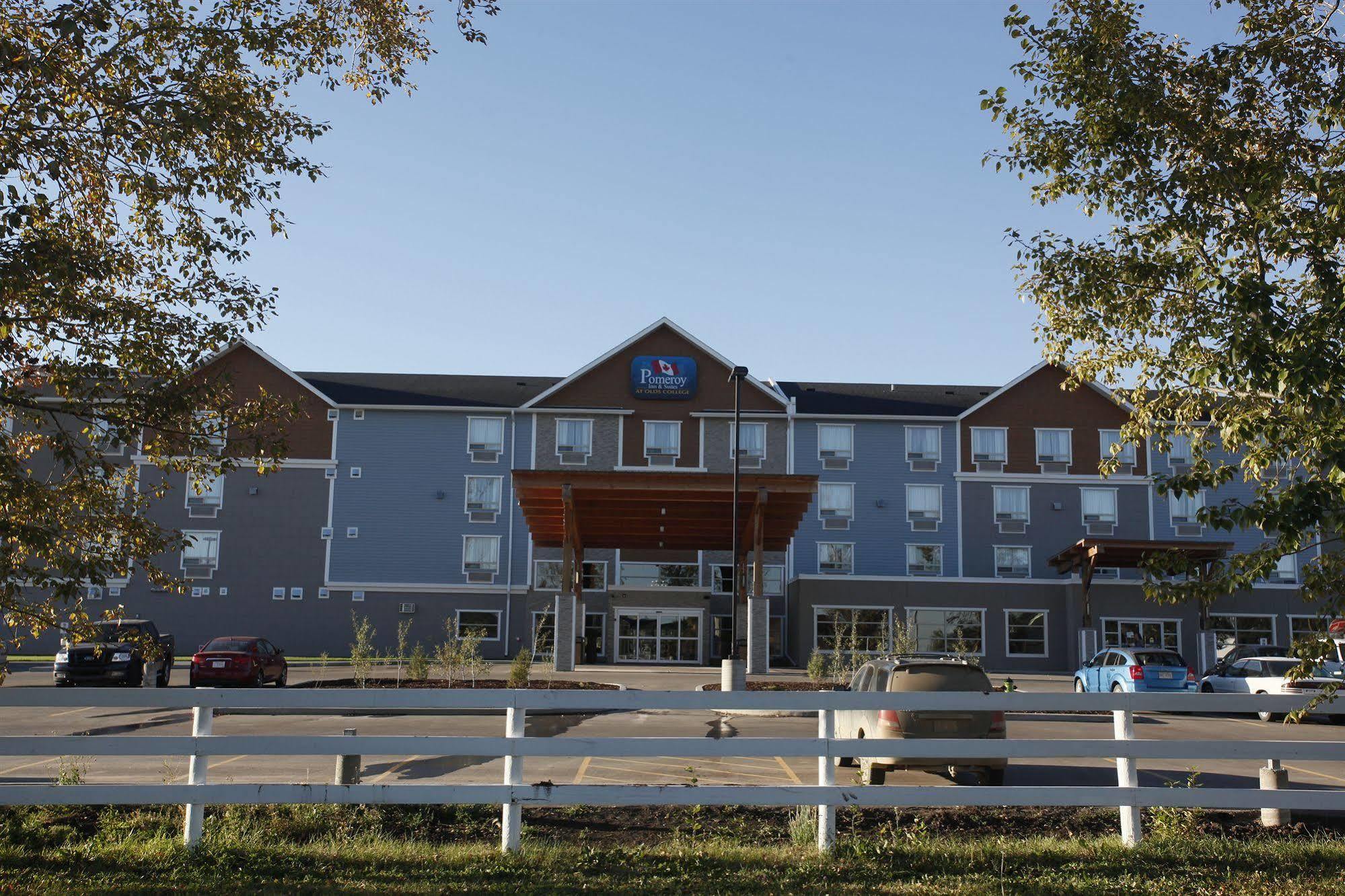 Pomeroy Inn & Suites At Olds College Extérieur photo