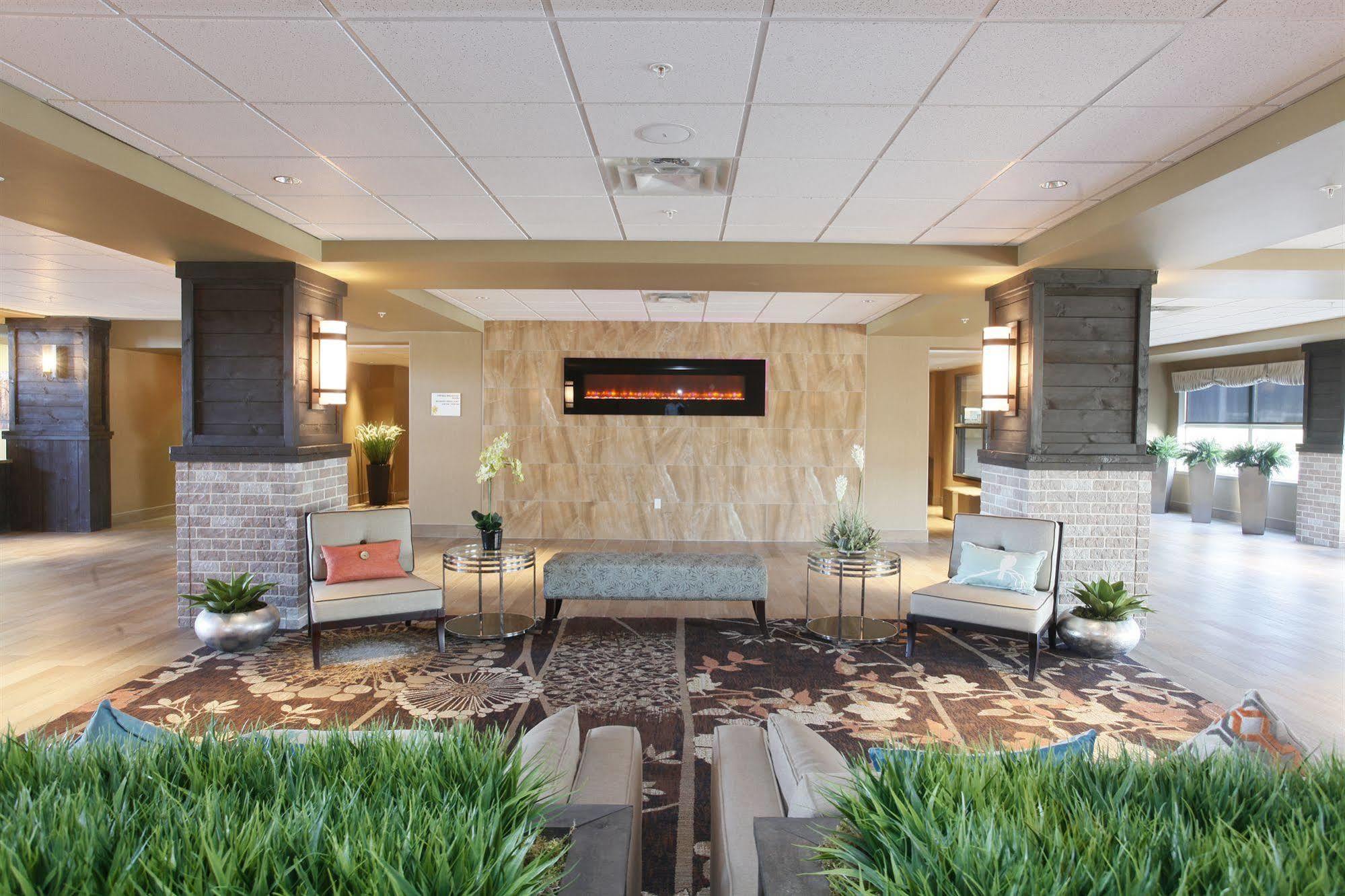Pomeroy Inn & Suites At Olds College Extérieur photo