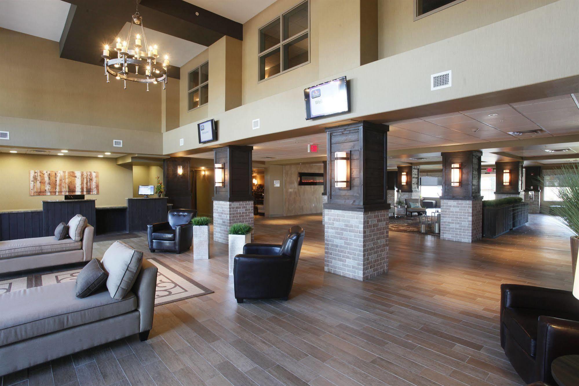 Pomeroy Inn & Suites At Olds College Extérieur photo