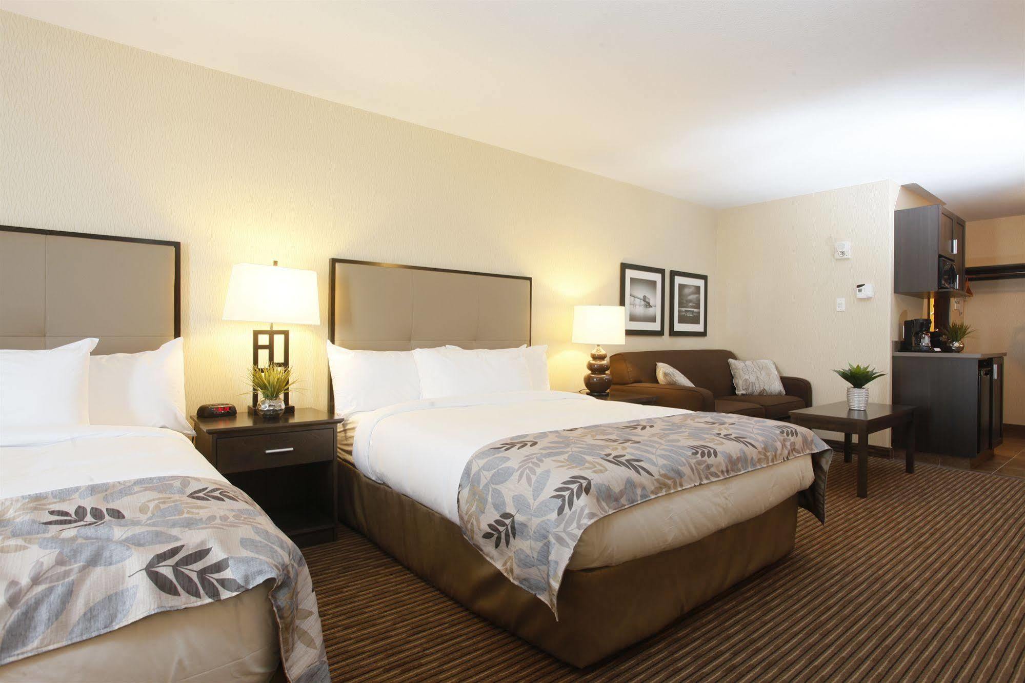 Pomeroy Inn & Suites At Olds College Extérieur photo
