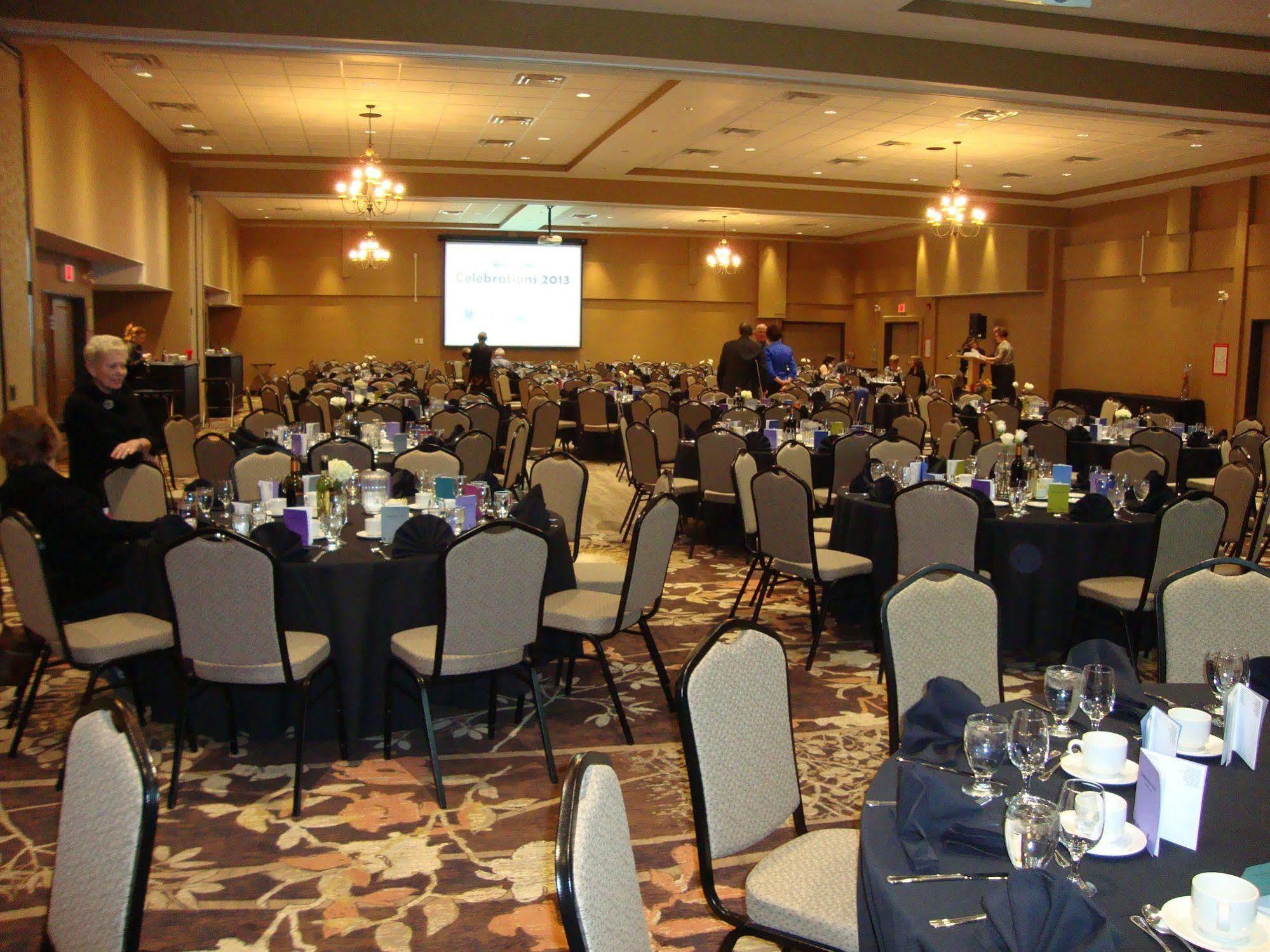 Pomeroy Inn & Suites At Olds College Extérieur photo