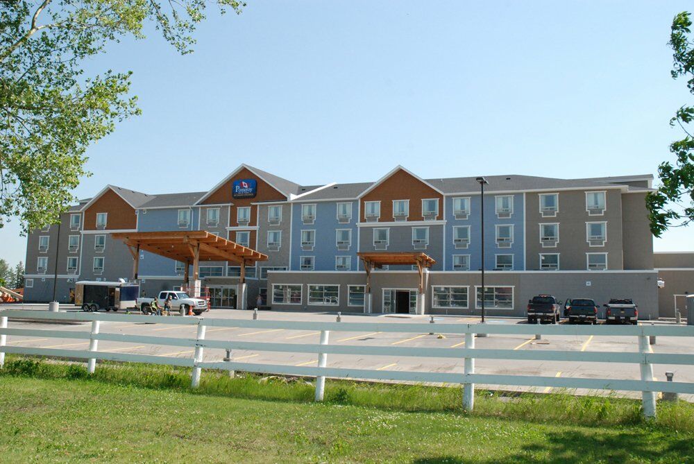 Pomeroy Inn & Suites At Olds College Extérieur photo