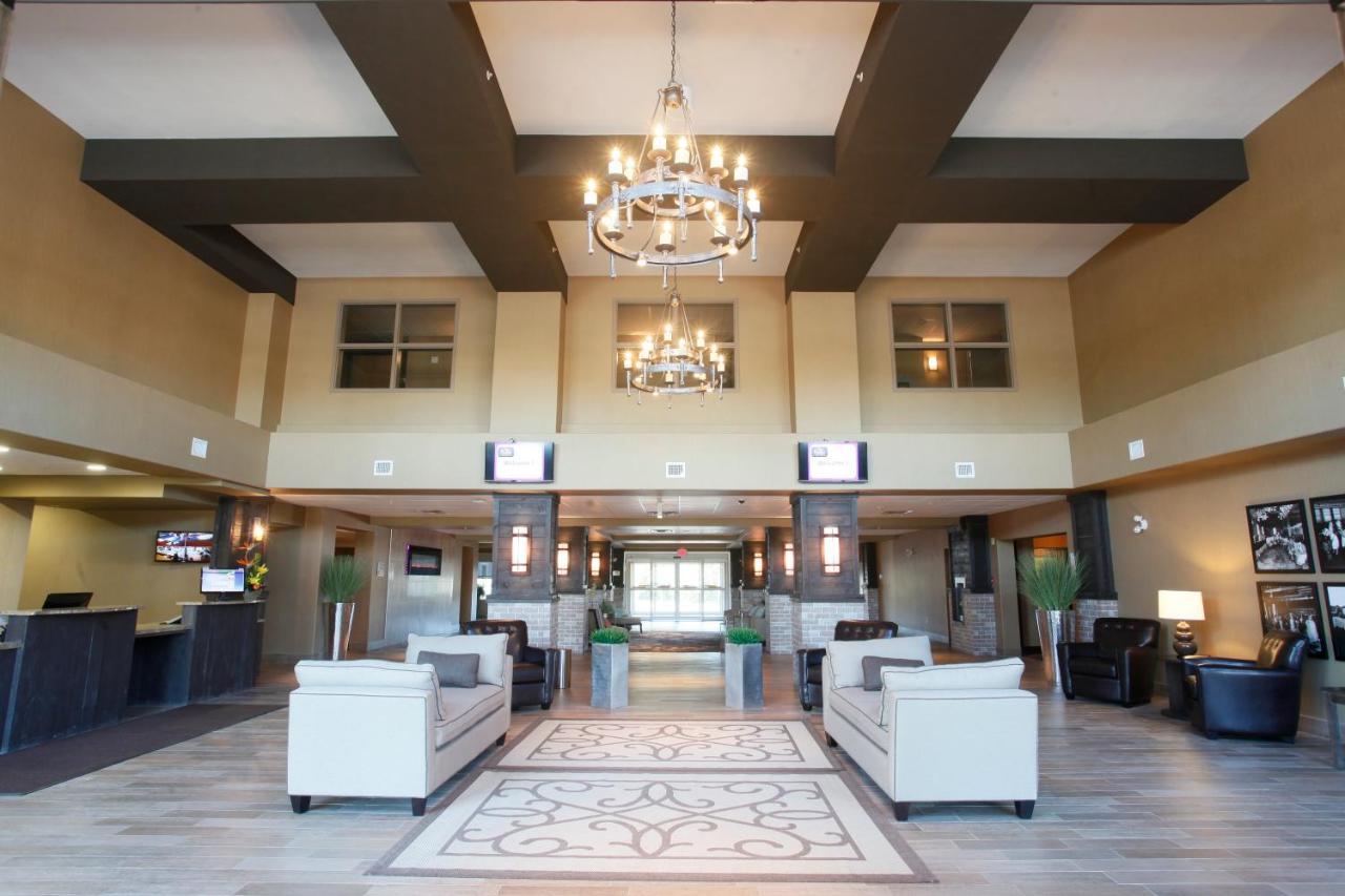Pomeroy Inn & Suites At Olds College Extérieur photo